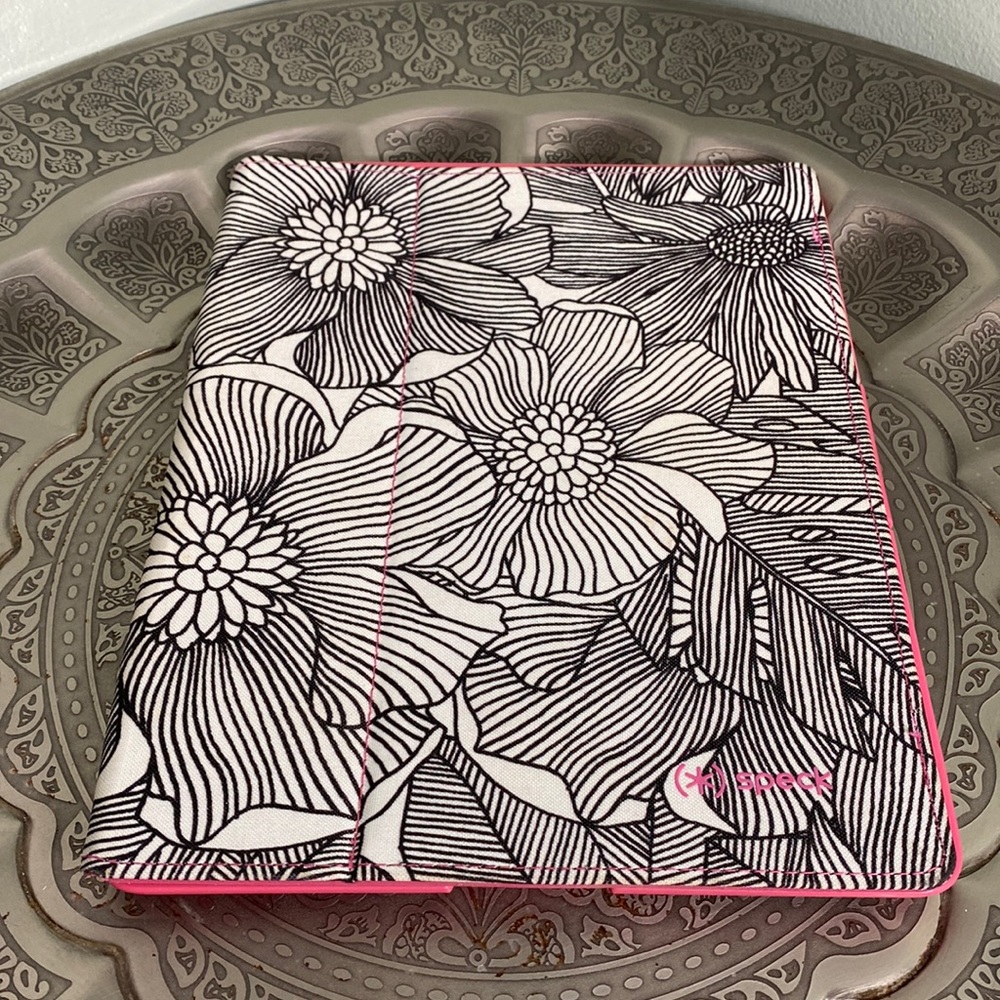 ☀️5/$20 Speck IPad Case.